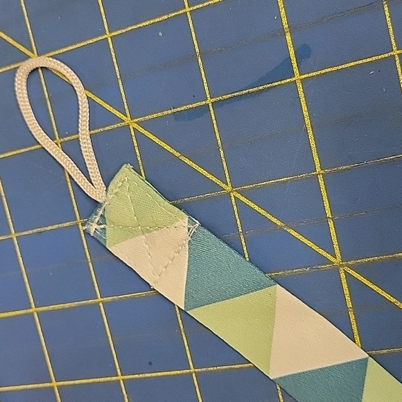 Dodo Babies Geometric Pacifier Clip - Picture 3 of 4